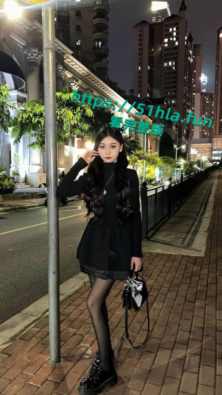 北海职业学院大四骚鸡【何丽芳】性爱视频流出，吵架后约炮友玩内射，复合再让男友无套狂欢！