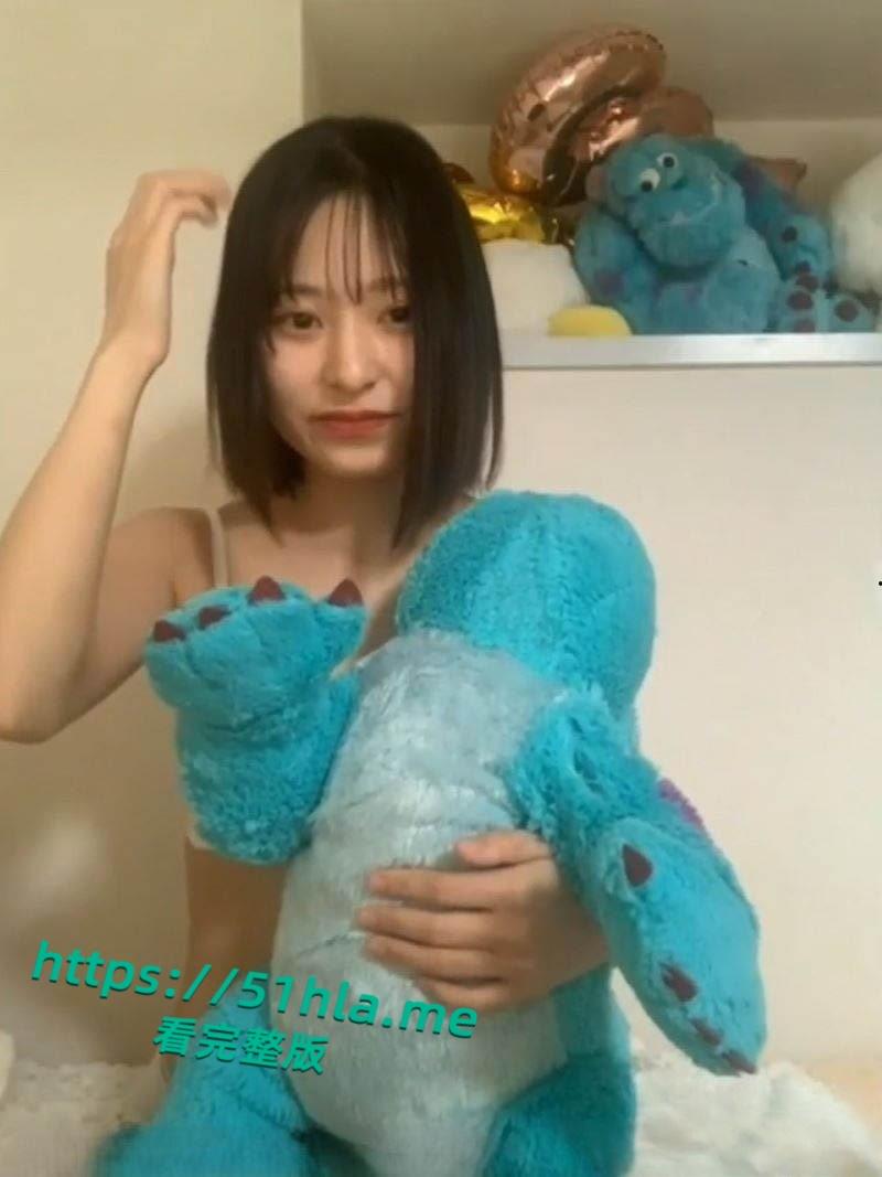 日本清纯系少女【zoom】裸聊45分钟首发，白皙肌肤勾勒娇小身材，手指自慰刺激感爆棚！