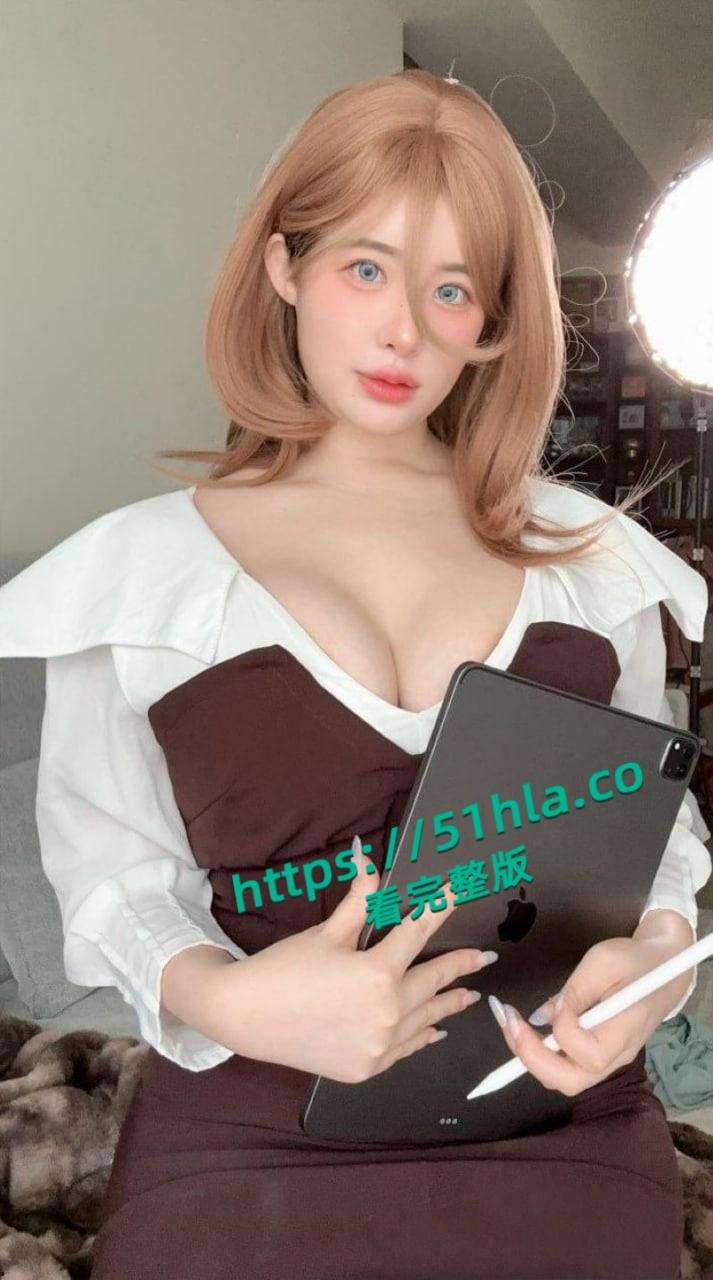 高颜值女神【Cocopie0218】浴池自慰拍摄，丰乳肥臀诱惑十足，白虎逼被道具抽插淫水四溢！