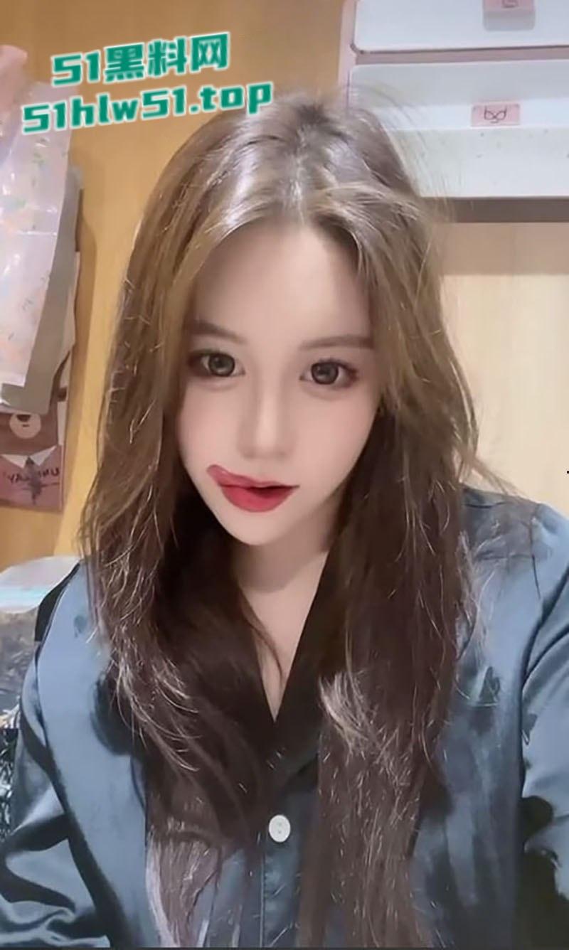 辽宁丹东极品御姐【李世黎】社交账号【苹果汁】娇嫩肌肤美乳浑圆,假屌猛插骚穴画面骚气逼人!-2