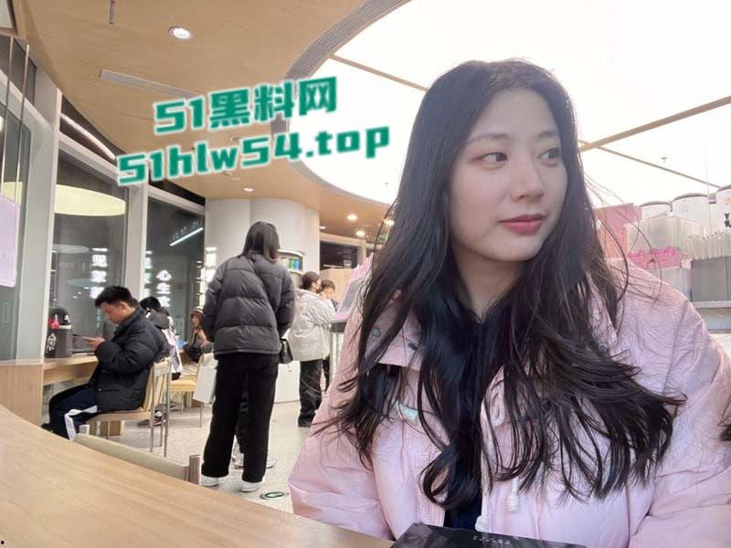 瓜友投稿曝光自己反差女友，喜欢镜前看自己被操，淫荡模样 母狗属性简直拉满！