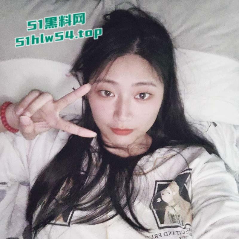 瓜友投稿曝光自己反差女友，喜欢镜前看自己被操，淫荡模样 母狗属性简直拉满！