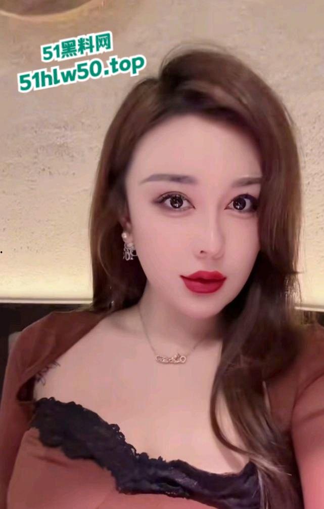 抖音百万大奶少妇网红【大诗瑶】重磅独家露脸福利流出，被金主疯狂抽插内射！