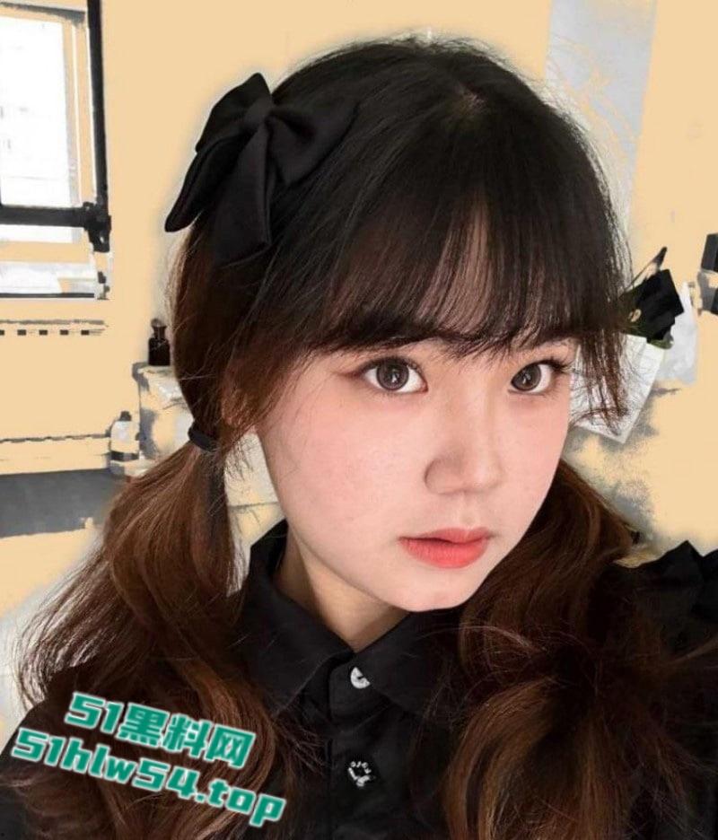 湖南大学白嫩萝莉女大学生【孙奥奥】遭金主包养，美臀粉穴侧方位后入，不玩无套内射都对不住这小粉穴！