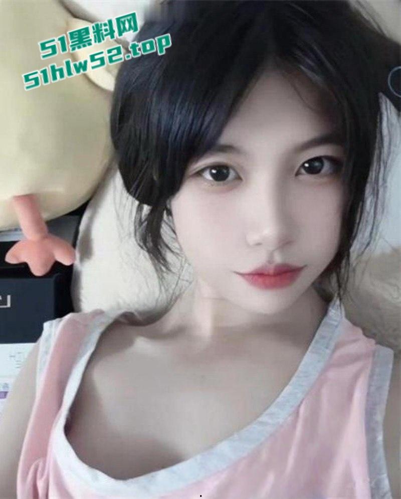 湖南长沙美术学院【林若曦】长相甜美痴迷网恋，宽衣解带抠穴搓奶，白皙胴体娇嫩无比！