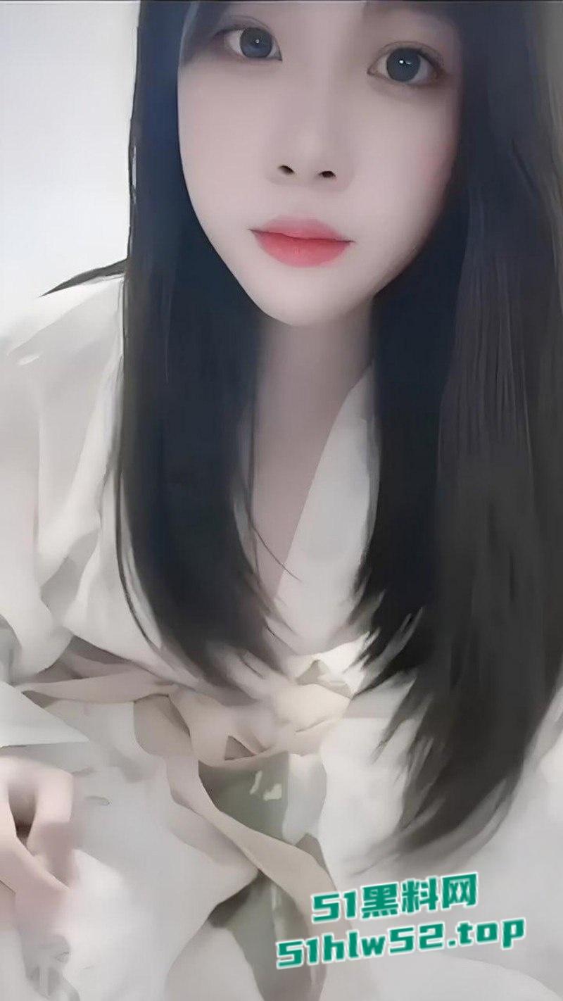 湖南长沙美术学院【林若曦】长相甜美痴迷网恋，宽衣解带抠穴搓奶，白皙胴体娇嫩无比！