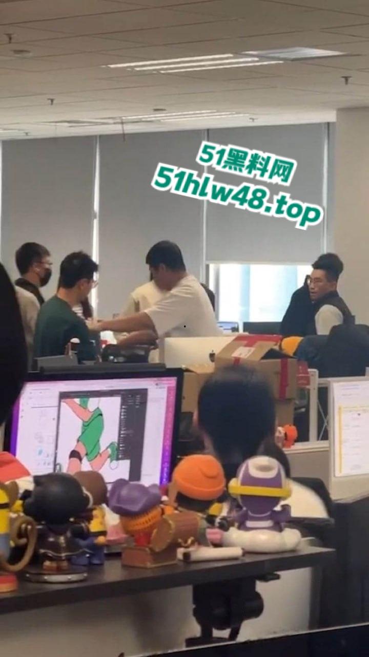 京东员工神操作借职务之便，睡供应商老婆被老公发现后，携全家到公司讨要说法。