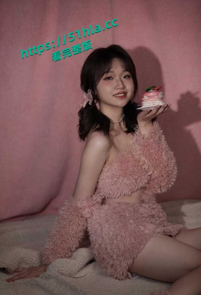 杭州文静嫩妹【王晓冉】不雅视频被男友曝出,清纯脸蛋配黑丝自拍裸照,露脸舔屌被猛操表情超淫!-2