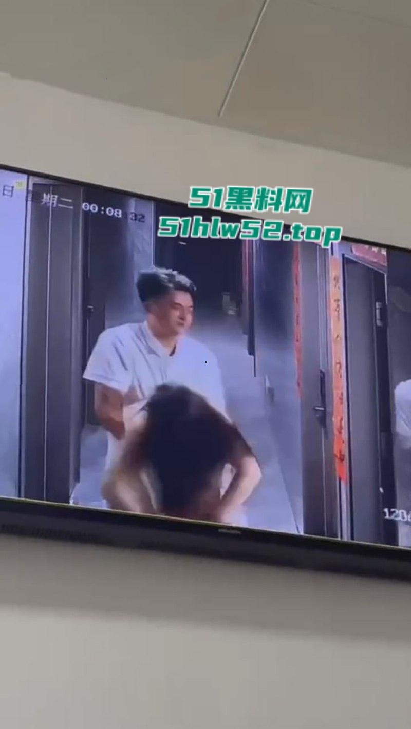 监控下的一幕，美女520当晚酒醉被两名男子捡尸，强行拖入酒店房间 轮奸2小时，酒醒后才被救出逃离！