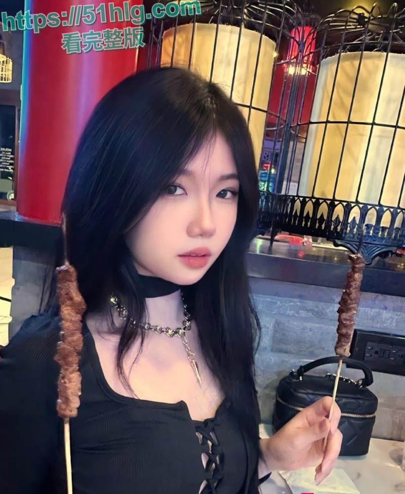 【湖南】极品女神【吴芳】出轨视频被男友发现 两人争吵后女子想挽回感情 结果用力过猛导致坠楼身亡