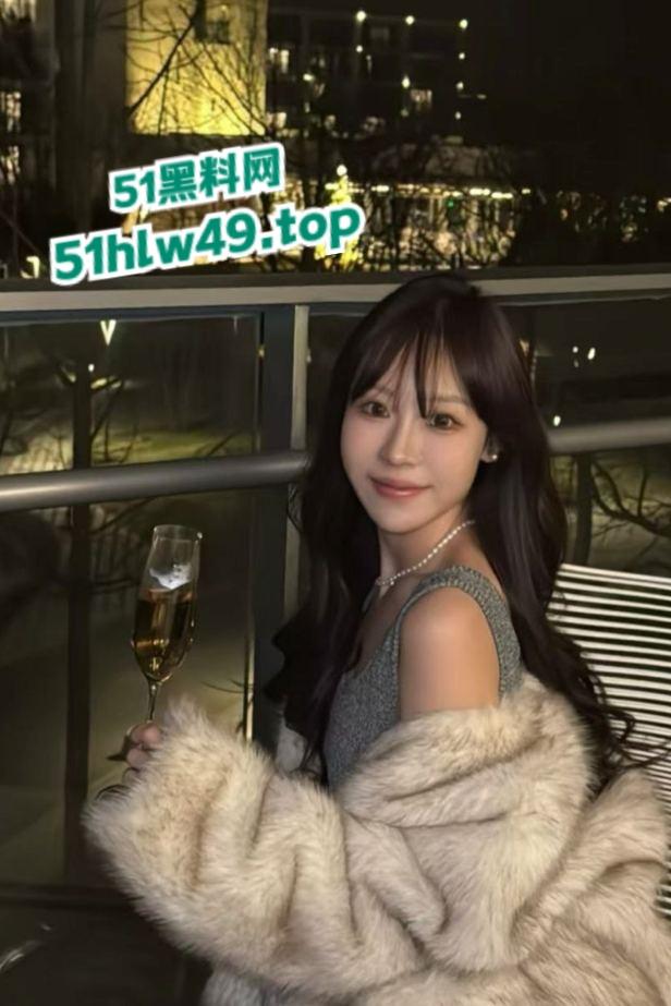 天津抖音小网红【崔玥】性感尤物，颜值超高私下骚的流水和大哥线下约炮被拍下曝光！